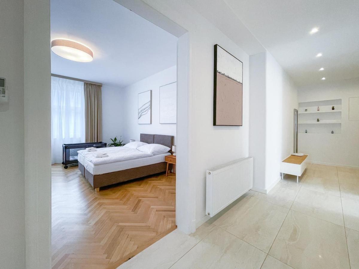 Elysian Apartment Братислава Екстериор снимка