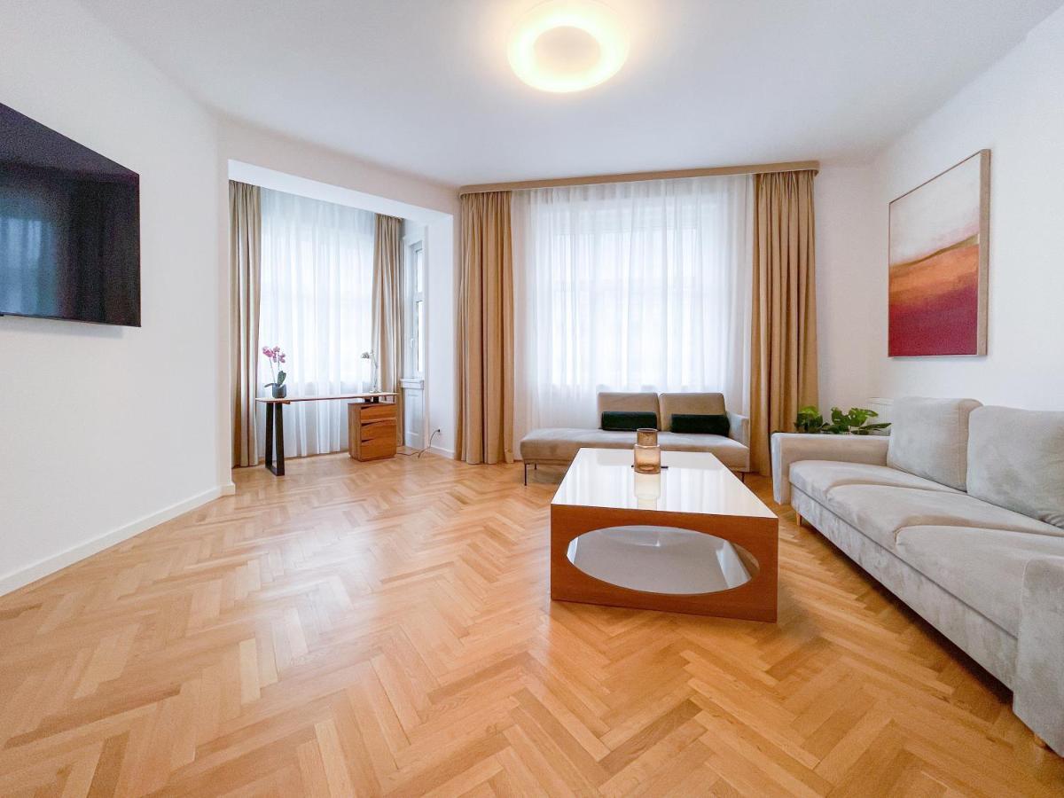 Elysian Apartment Братислава Екстериор снимка