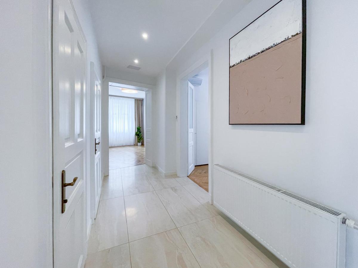 Elysian Apartment Братислава Екстериор снимка
